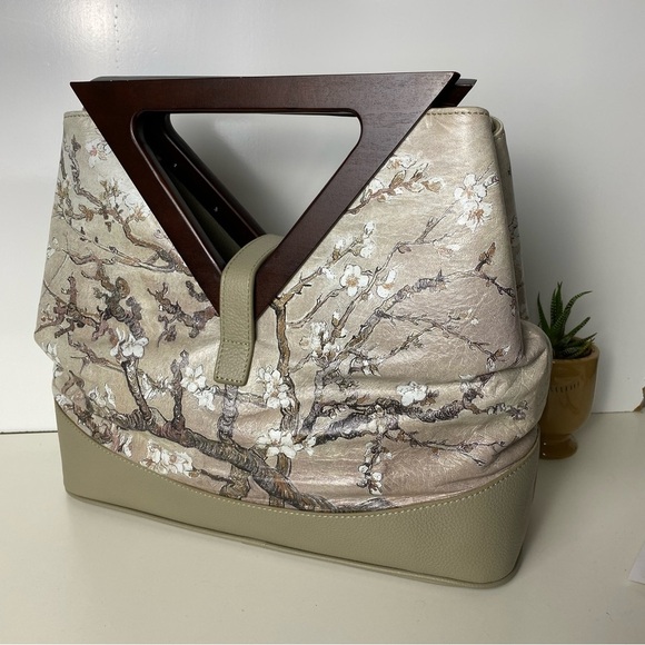 Icon Elegant Cherry Blossoms Women's Bag - Picture 3 of 10